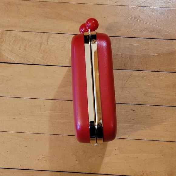 Elizabeth Arden Red Hardshell Structured Kisslock Purse Gold Toned Chain - Picture 3 of 14